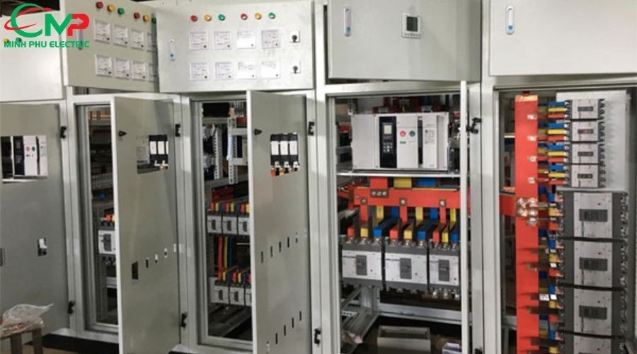 Có nên mua tủ ATS máy phát điện tích hợp sẵn hay làm tủ riêng?
